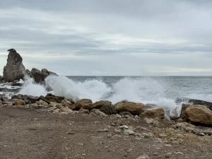 BARTIN (AA) – Bartın'ın Amasra ilçesinde fırtınaya karşı tedbir alan