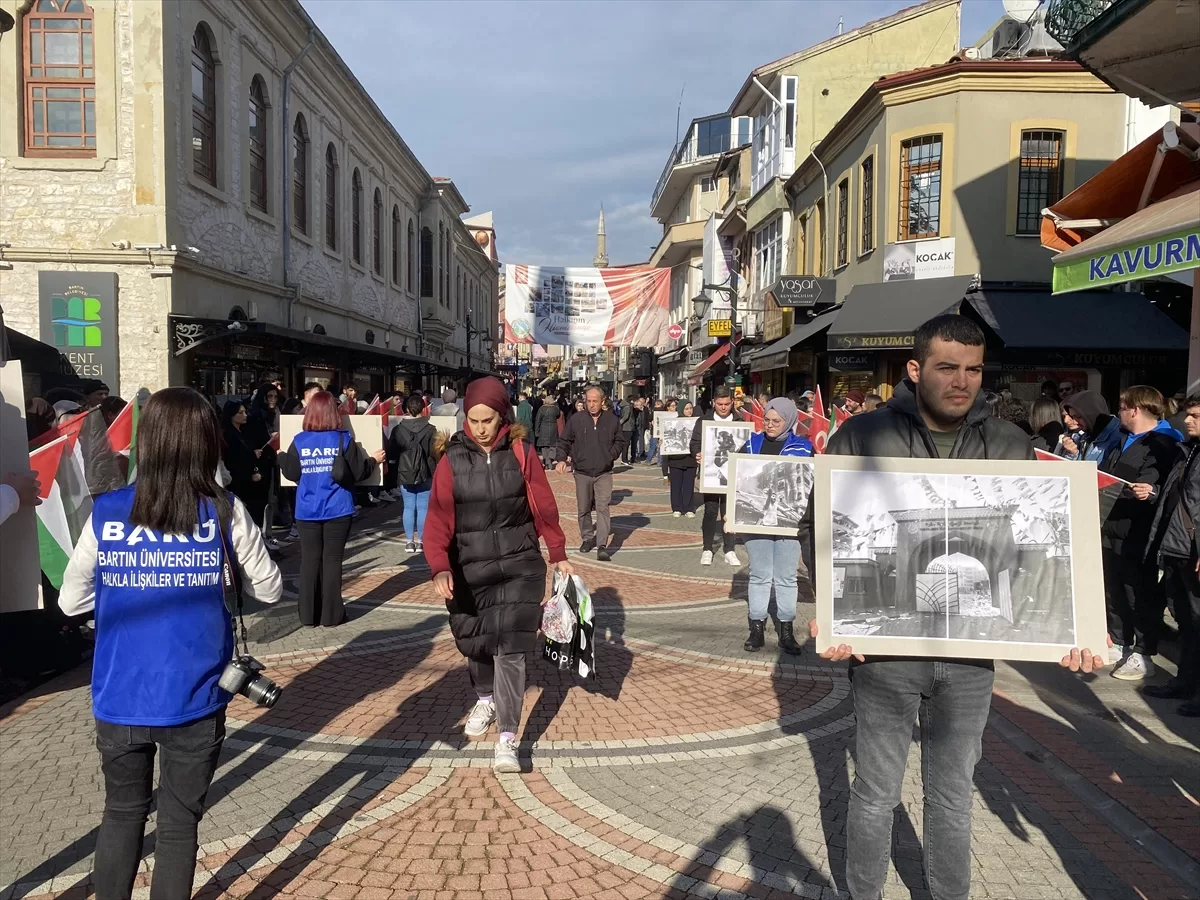 Bartın'da üniversiteliler, Filistin'e destek amacıyla “Sessiz çığlık” eylemi düzenledi