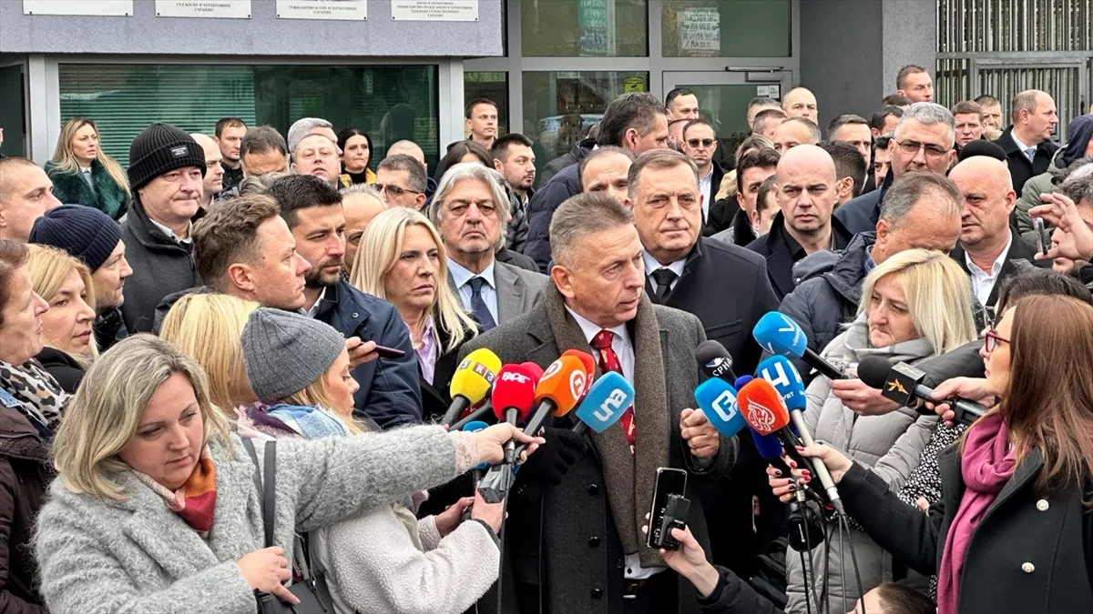 Bosnalı Sırp lider Dodik: “Yüksek Temsilci Schmidt'in yasallığını kabul etmiyoruz”