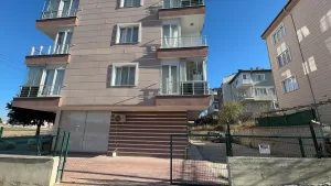 BURDUR (AA) – Burdur'da iki komşu, evde yakaladıkları hırsızı balkonda