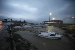 - Merkeze bağlı Kalabaklı köyünde bazı evleri su bastı, sular