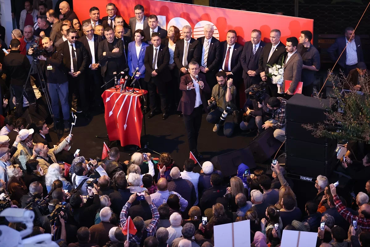 CHP Genel Başkanı Özel, partisinin Manavgat İlçe Başkanlığı'nda konuştu:
