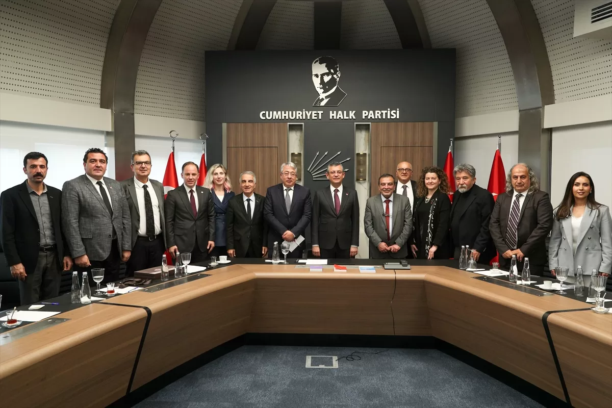 CHP Genel Başkanı Özel, TMMOB heyetini kabul etti