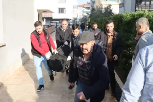 DENİZLİ (AA) – Denizli'de, evinin çatısında hareketsiz yatan ve boğazında