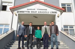 HAKKARİ (AA) – Hakkari'nin Yüksekova ilçesinde, ders aralarında öğretmenler odasındaki