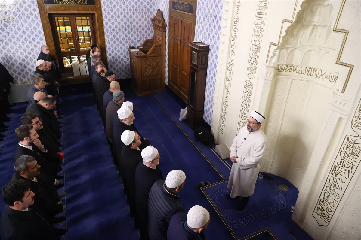 Diyanet İşleri Başkanı Erbaş, sabah namazında Filistin ve şehitler için dua etti