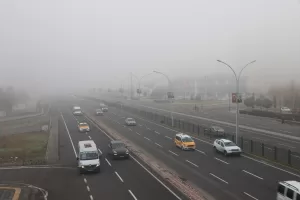 DİYARBAKIR (AA) – Diyarbakır'da etkili olan yoğun sis, görüş mesafesini