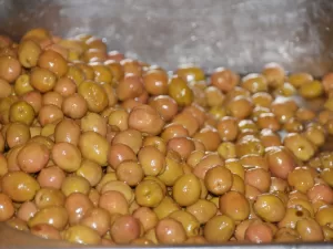 BALIKESİR (AA) – Balıkesir'in Edremit Körfezi yeşil çizik zeytini, Avrupa