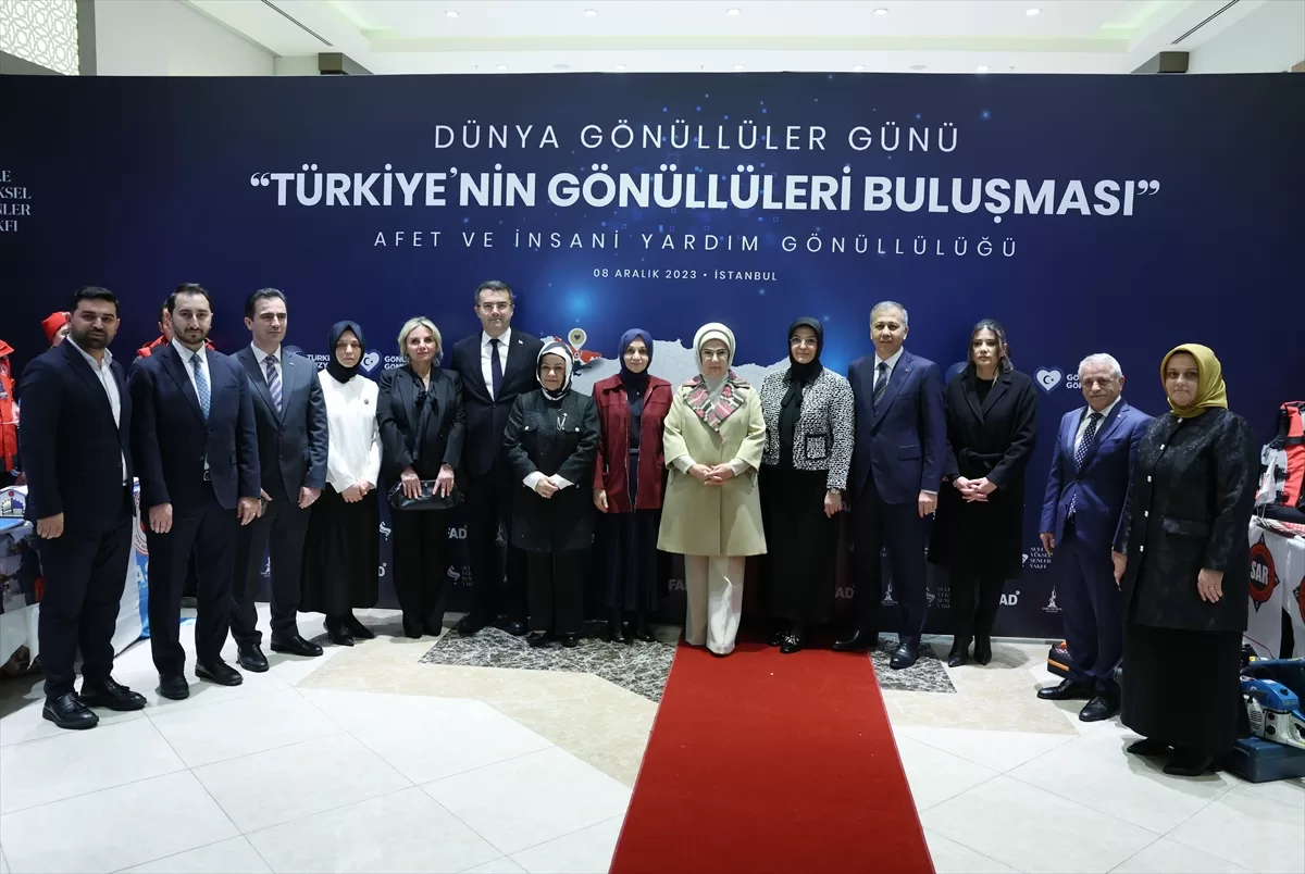 Emine Erdoğan, afet ve insani yardım gönüllüleriyle buluştu: