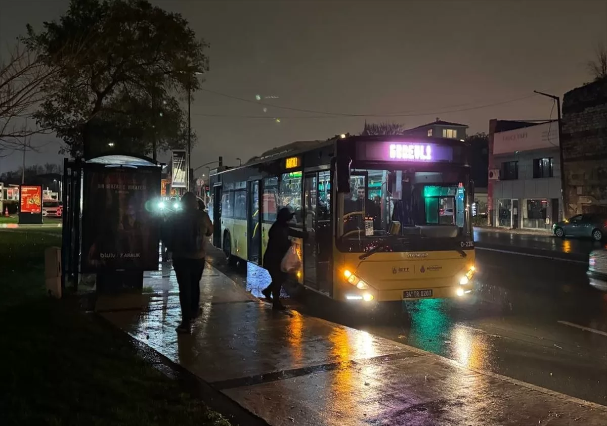 GÜNCELLEME – Eminönü-Alibeyköy tramvay seferlerindeki aksamaya yolculardan tepki