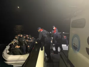 MUĞLA (AA) – Muğla'nın Fethiye ilçesi açıklarında sürüklenen lastik bottaki