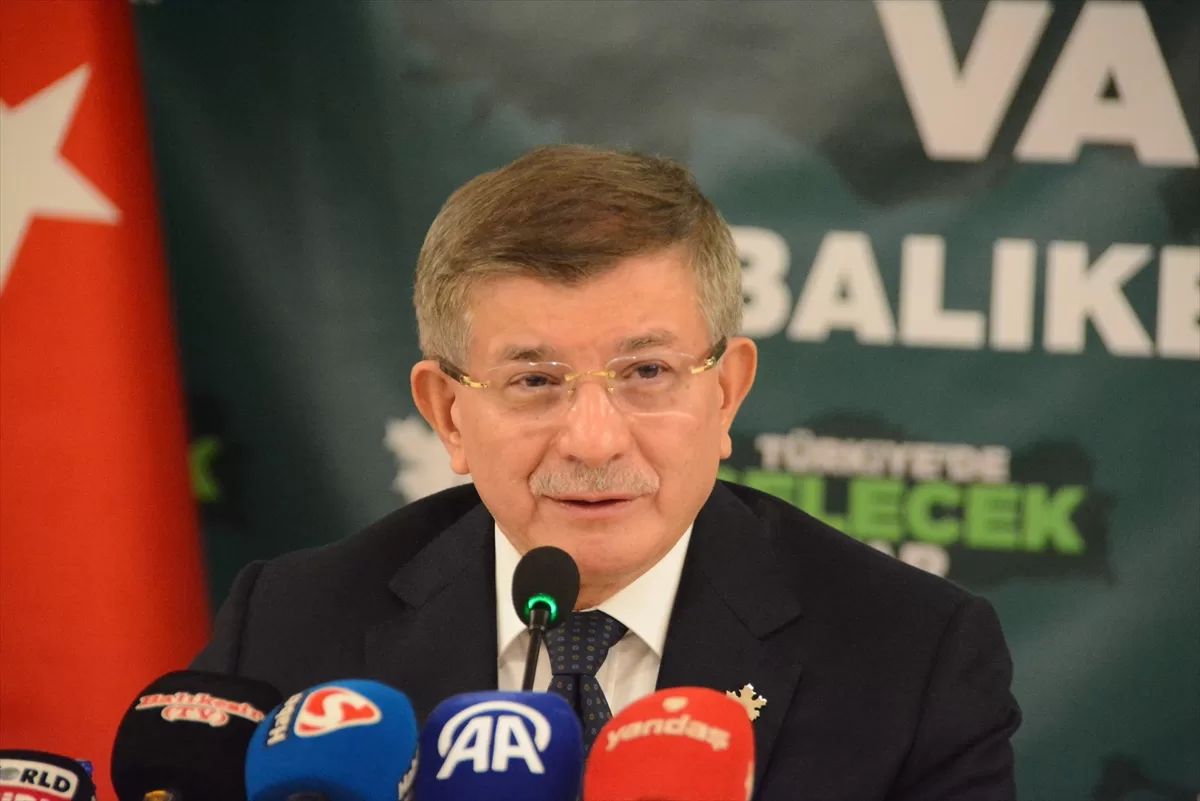 Gelecek Partisi Genel Başkanı Davutoğlu, Balıkesir'de STK temsilcileriyle bir araya geldi: