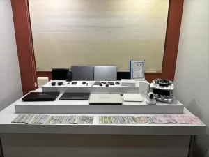 - Şüphelilerin, İstanbul'daki bir ofisi çağrı merkezi olarak kullandıkları tespit