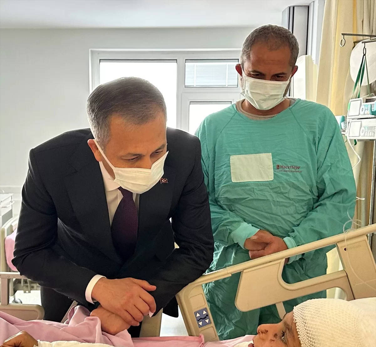 ANKARA (AA) – İçişleri Bakanı Ali Yerlikaya, Ankara'da sahipsiz köpeklerin