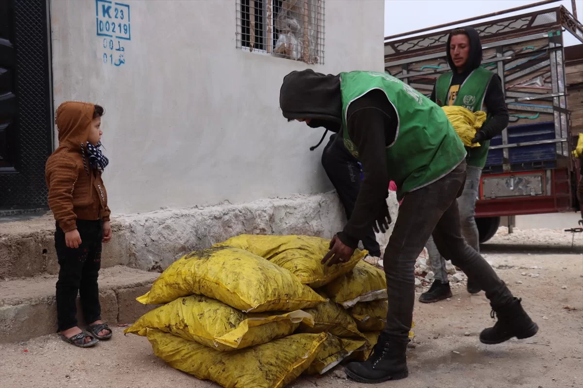 İHH, Suriye'de iç savaş mağduru ailelere 770 ton kömür dağıttı