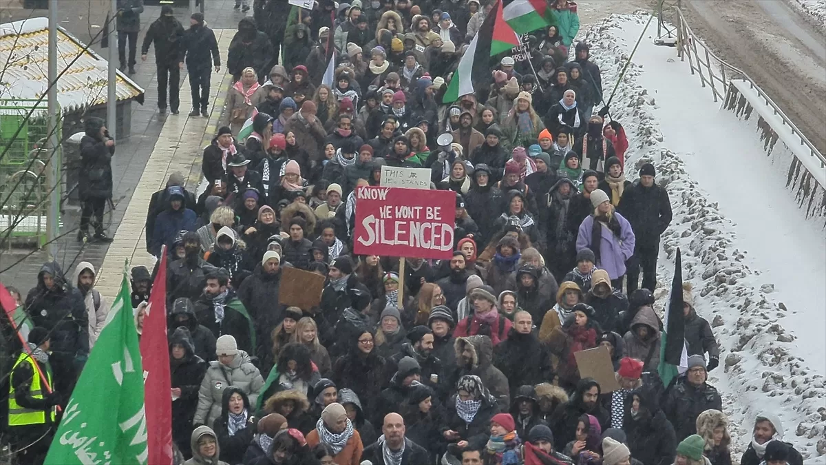 İsveç'te İsrail Büyükelçiliği önünde Filistin'e destek gösterisi