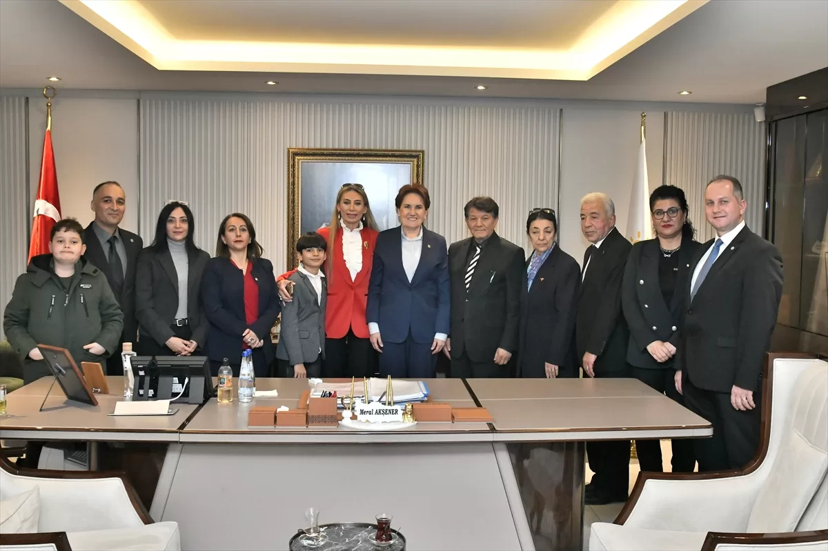 İYİ Parti Genel Başkanı Akşener, İzmir Dernekleri Konfederasyonu Yönetim Kurulu heyetini kabul etti