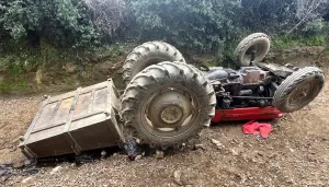 İZMİR (AA) – İzmir'in Ödemiş ilçesinde devrilen traktörün sürücüsü hayatını