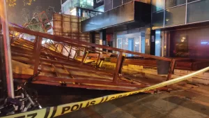 İSTANBUL (AA) – İstanbul'da zaman zaman etkili olan şiddetli rüzgar,