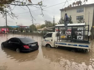 KAHRAMANMARAŞ (AA) – Kahramanmaraş'ta kuvvetli sağanak, günlük yaşamı olumsuz etkiliyor.