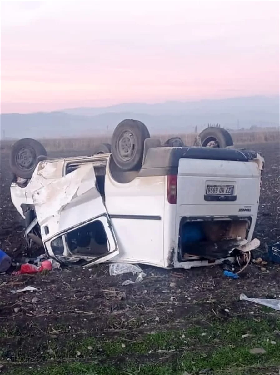 Kahramanmaraş'ta minibüsün tarlaya devrilmesi sonucu 8 kişi yaralandı