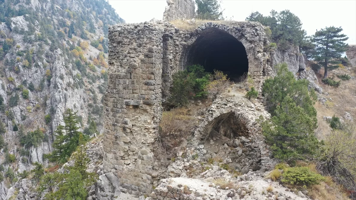 “Kaleler Şehri Andırın” 26'sı tescilli 70 kaleye ev sahipliği yapıyor