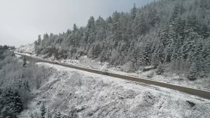 KASTAMONU (AA) – Kastamonu'nun yüksek kesimlerinde kar yağışı ve sis