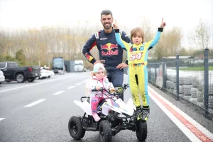 - "Sporcularımızın her biri farklı kategorilerde, her birinden beklentim şampiyonluk"