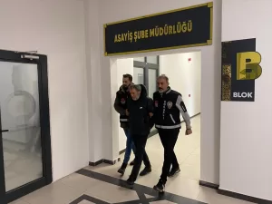 KOCAELİ (AA) – Kocaeli'nin İzmit ilçesinde bir kişiyi silahla tehdit