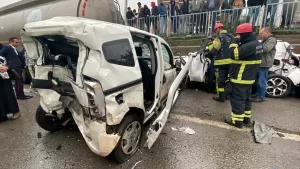 KOCAELİ (AA) – Kocaeli'nin Dilovası ilçesinde, yol kenarında duran tankere