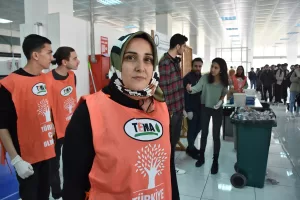 KÜTAHYA (AA) – Kütahya Dumlupınar Üniversitesi'nde (DPÜ) yemekhanelerdeki atıklar, öğrenciler