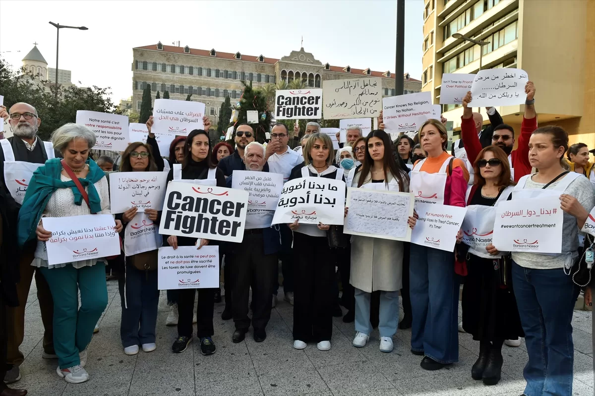 Lübnan'da ilaç bulamayan kanser hastaları gösteri düzenledi