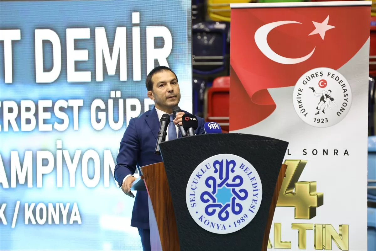 Mahmut Demir Büyükler Serbest Güreş Türkiye Şampiyonası'nın açılış töreni yapıldı