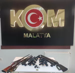 MALATYA (AA) – Malatya'da suç örgütlerine yönelik operasyonda 8 tabanca