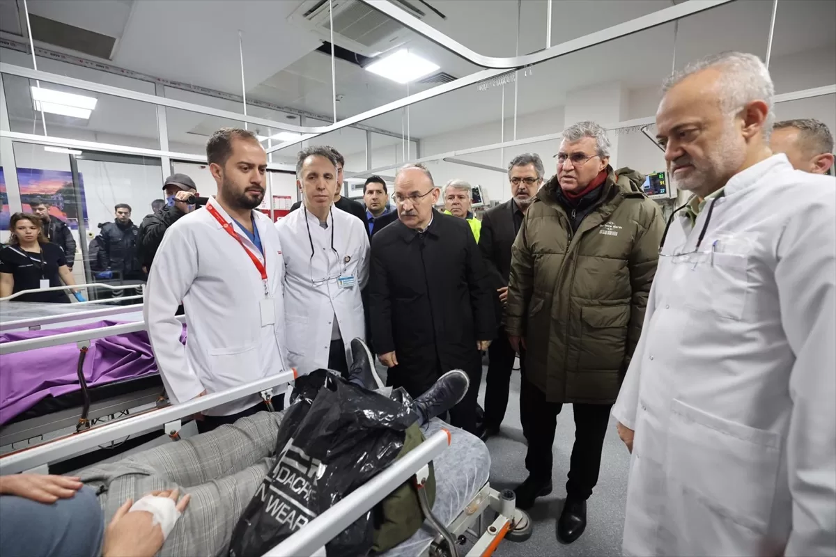 Sakarya Valisi Karadeniz, Kuzey Marmara Otoyolu'ndaki kazada yaralananları ziyaret etti