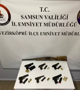 SAMSUN (AA) – Samsun'un Vezirköprü ilçesinde, çok sayıda ruhsatsız tabanca