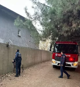 SAMSUN (AA) – Samsun'da askeri alanın duvarındaki tellere takılarak mahsur