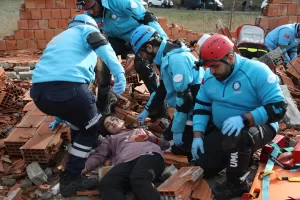 - Bölgedeki 4 ilden 109 personelin yanı sıra 112 Acil