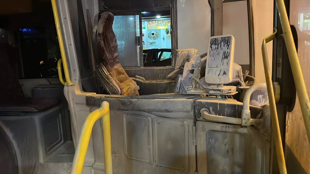 Sarıyer'de seyir halindeki İETT otobüsünde çıkan yangın söndürüldü