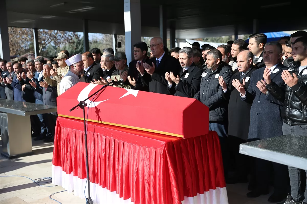 Şehit Piyade Sözleşmeli Er Emre Taşkın Malatya'da son yolculuğuna uğurlandı