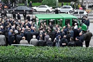 - "Ali Yılmaz Bey'i herhalde üç kelime ile en iyi