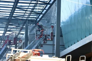 TRABZON (AA) – Trabzon'da bir alışveriş merkezinin dış cephesinde çıkan