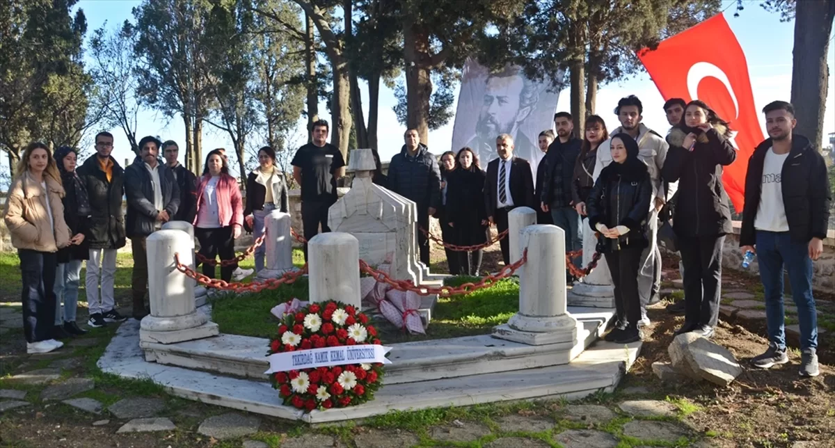 “Vatan şairi” Namık Kemal vefatının 135. yılında mezarı başında anıldı