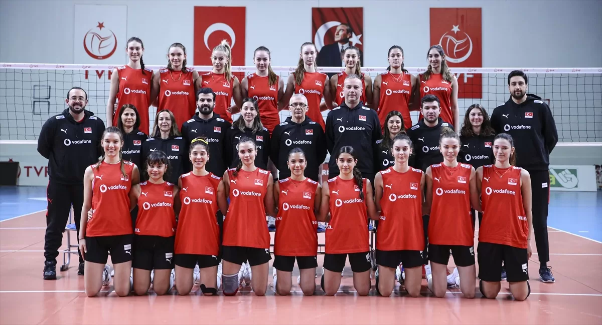 20 Yaş Altı Kadın Milli Voleybol Takımı, Ankara'da kampa girdi