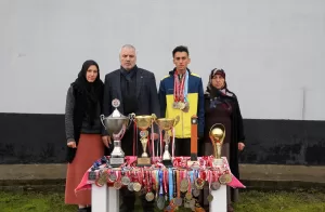 MUŞ (AA) – Muş'ta yaşayan ve 41 kez Türkiye şampiyonu