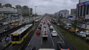 İSTANBUL (AA) – İstanbul’da, yağışlı havanın etkisiyle sabah saatlerinde trafik