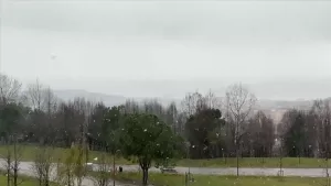 İSTANBUL (AA) – İstanbul’un bazı ilçelerinde karla karışık yağmur etkili