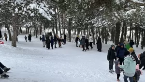 - Abant Gölü Milli Parkı'nın girişinde kilometrelerce araç kuyruğu oluştu