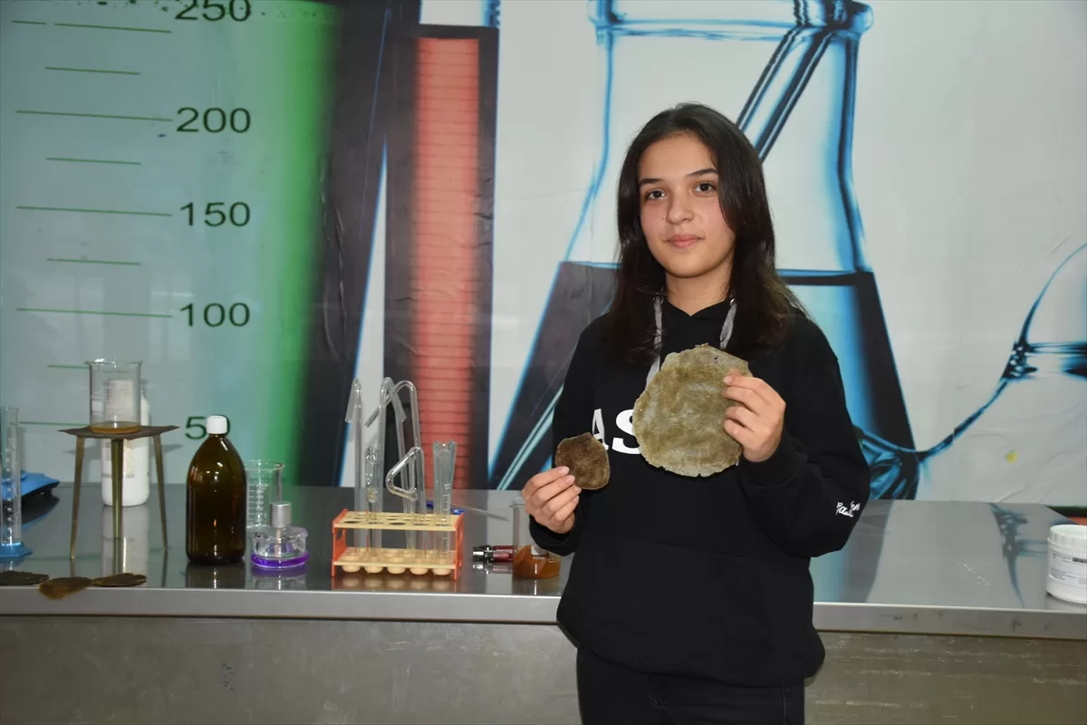 Adana'da lise öğrencisi, mantar atıklarından deri elde etti