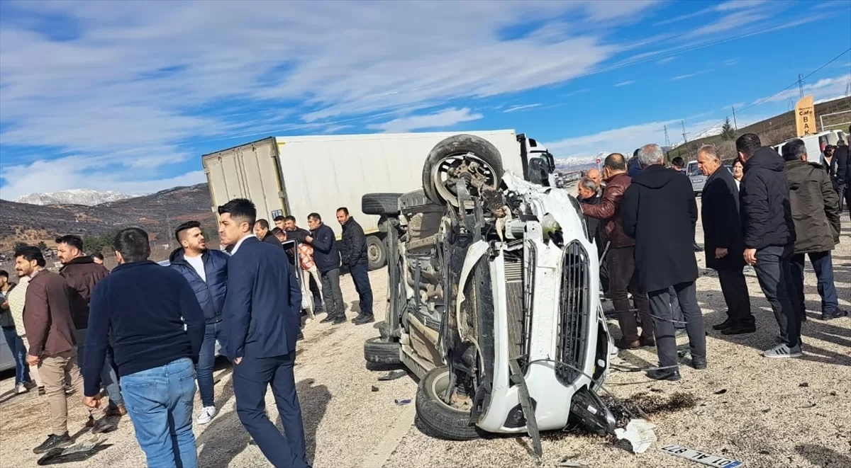 Adıyaman'da zincirleme trafik kazasında 3 kişi yaralandı